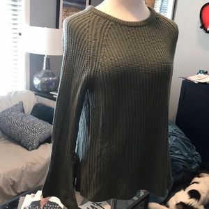 Olive green sweater size s/m beautiful